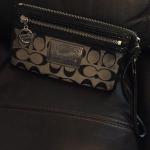 Coach poppy wristlet black and grey